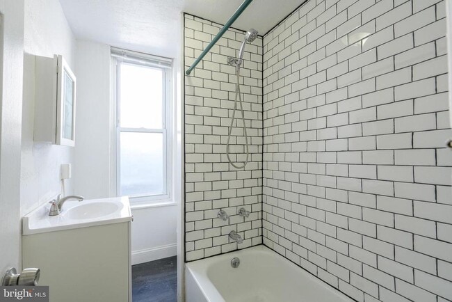 Building Photo - 2127 Morris St