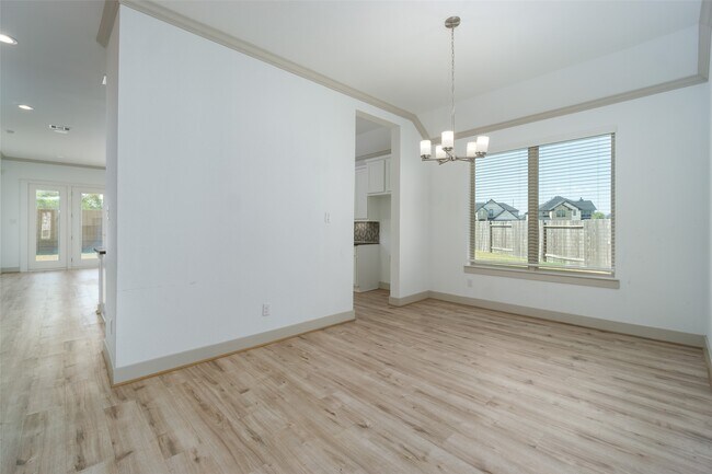 Building Photo - 2572 Ravenna Ct