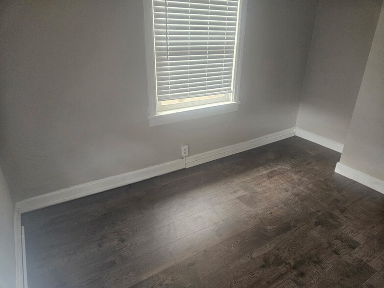 Building Photo - 1714 E 14th St