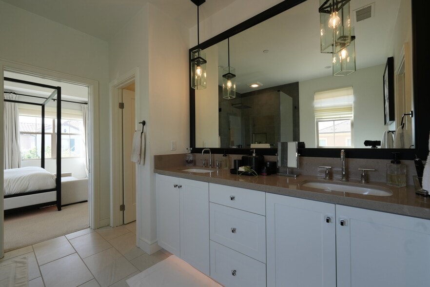 Building Photo - 145 Plum Lily