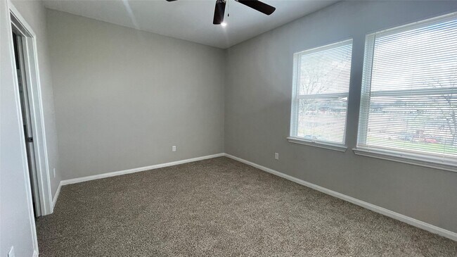 Building Photo - 4510 Mayflower St