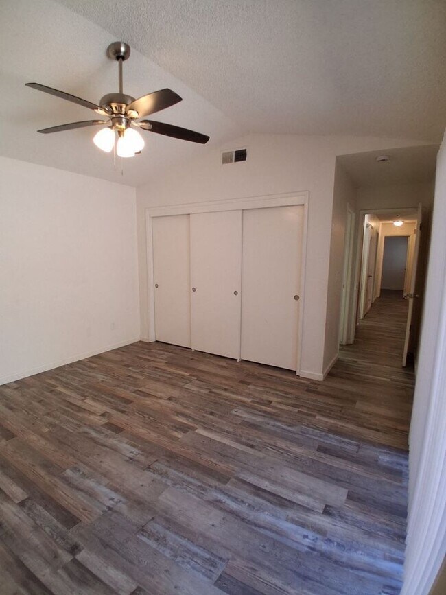 Building Photo - 2068 W Magill Ave