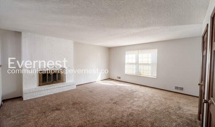 Building Photo - 2356 S Crysler Ave