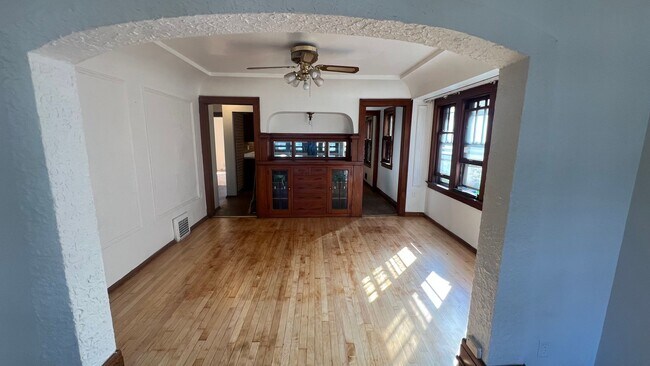 Building Photo - 3950 N 11th St
