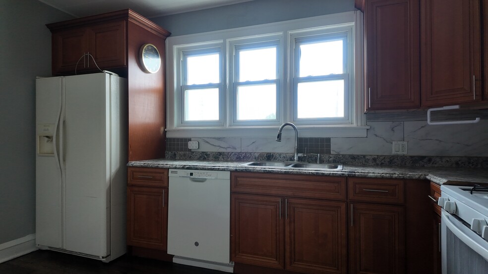 Kitchen - 7746 Tripp Ave