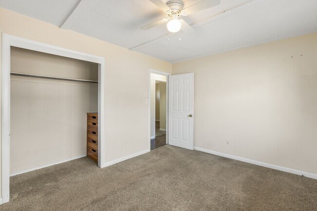 Building Photo - 2204 Cooper Ave