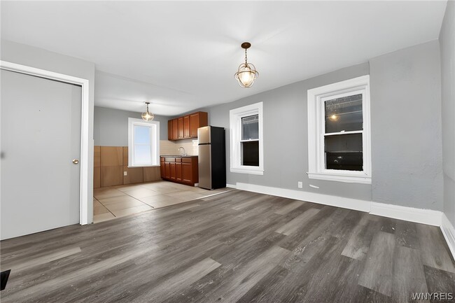 Building Photo - 1023 15th St