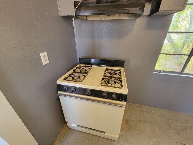 Building Photo - 461 W Thurber Rd