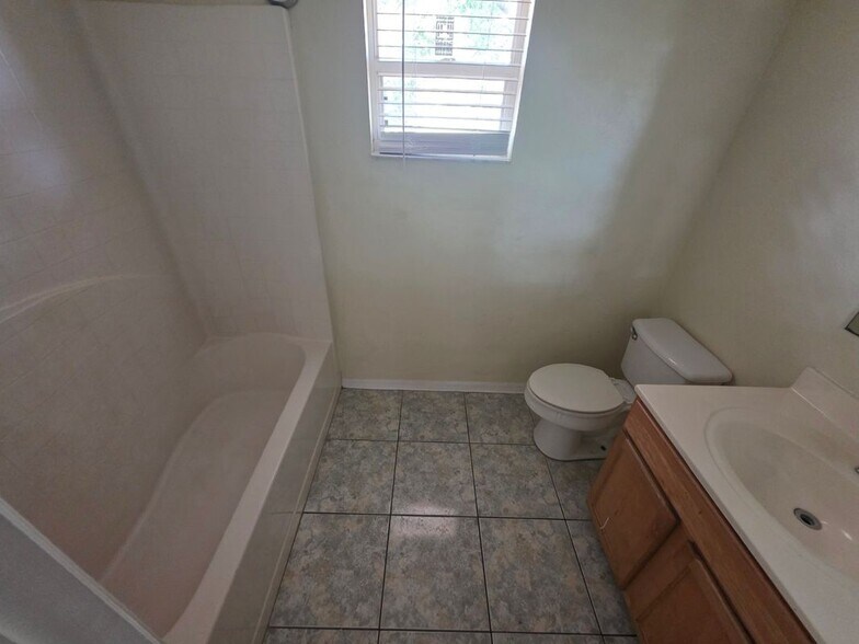 Building Photo - 15 Catalina Ct
