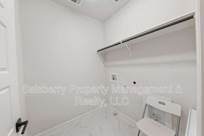 Building Photo - 9324 Trammel Davis Rd