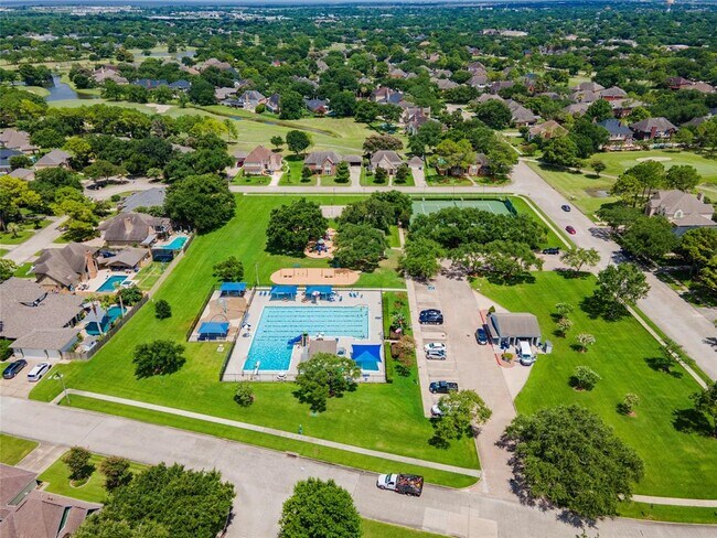 Building Photo - 2105 Spyglass Dr