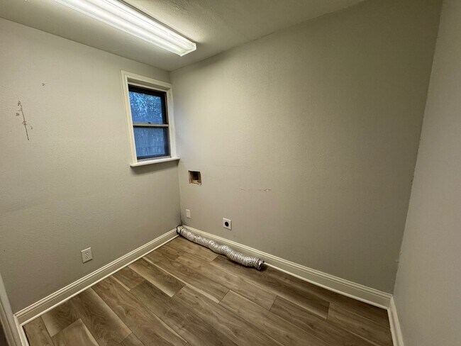 Building Photo - Beautiful Castle Heights Home