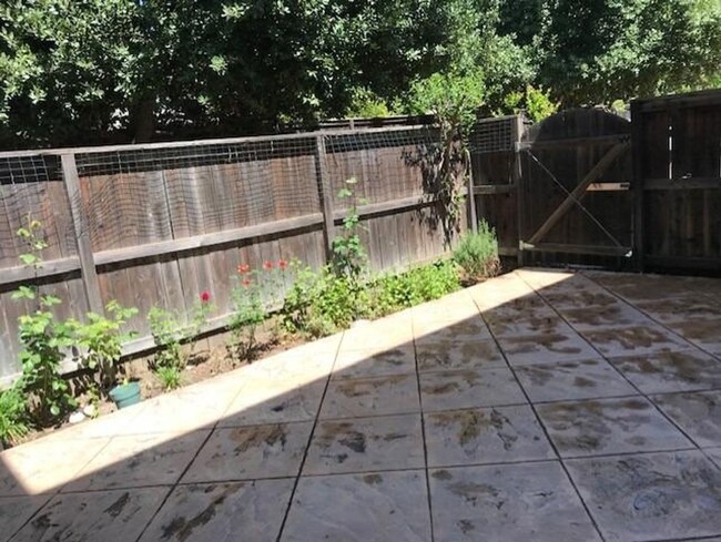 Building Photo - Charming Luxury Home Near Downtown Davis &...