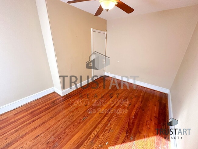 Building Photo - 437 Markle St