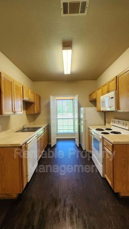 Building Photo - 108 Collett Ct
