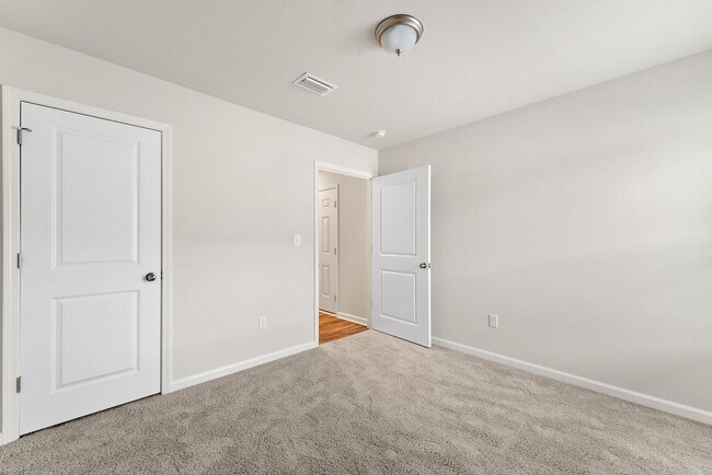 Building Photo - 630 Whispering Creek Ave