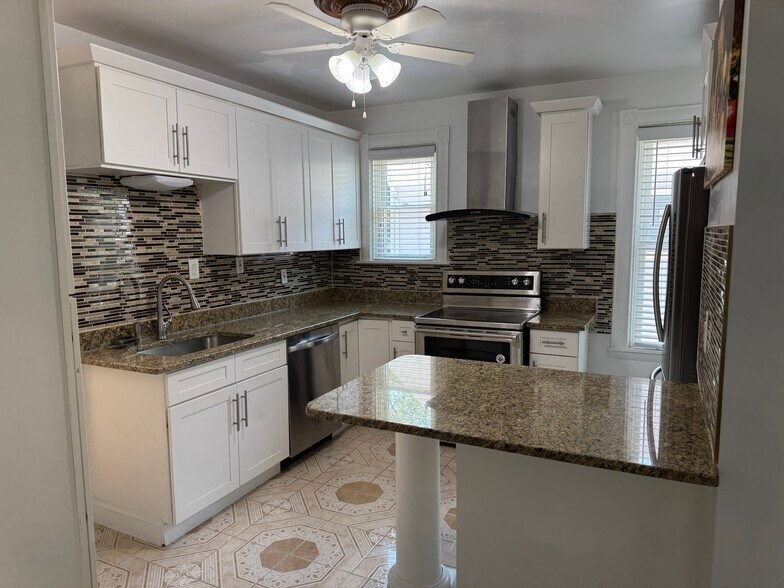 Building Photo - 653 Pleasant Valley Pky