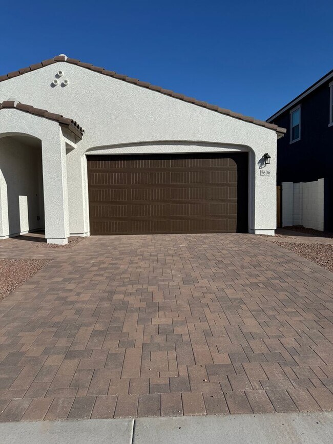 Building Photo - 7606 W Smoketree Dr
