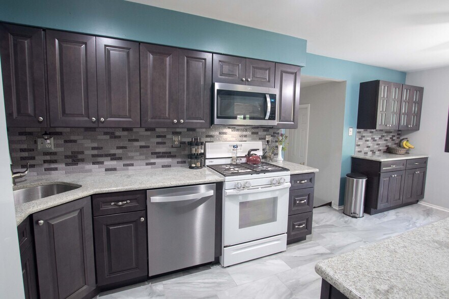 Kitchen Full view - 103 Abbey Rd