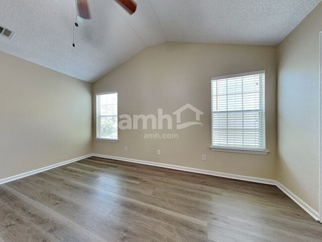 Building Photo - 7 Willow Lakes Dr