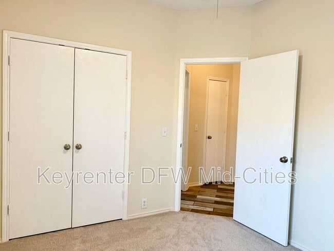 Building Photo - 2606 Lonesome Oak Dr