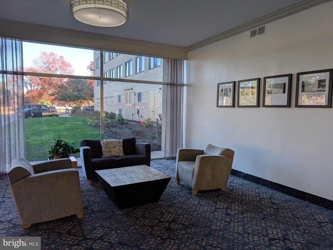 Building Photo - 6641 Wakefield Dr