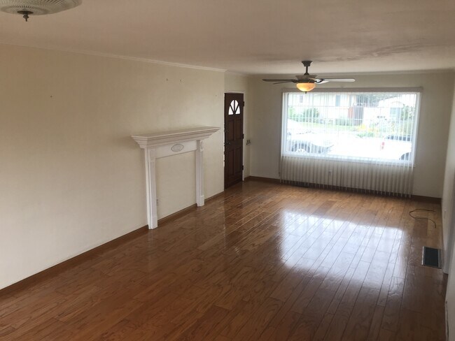 Building Photo - Beautiful Remodeled House with Large Fenced Lot and Big Garage