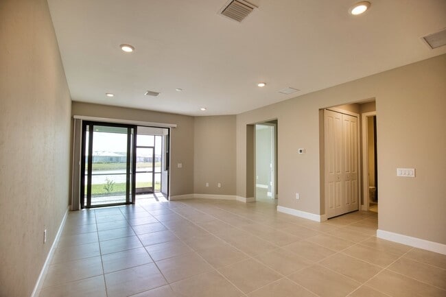 Building Photo - Annual Attached Villa in The Talon Preserve on Palmer Ranch – Minutes from the new Sarasota Memor...