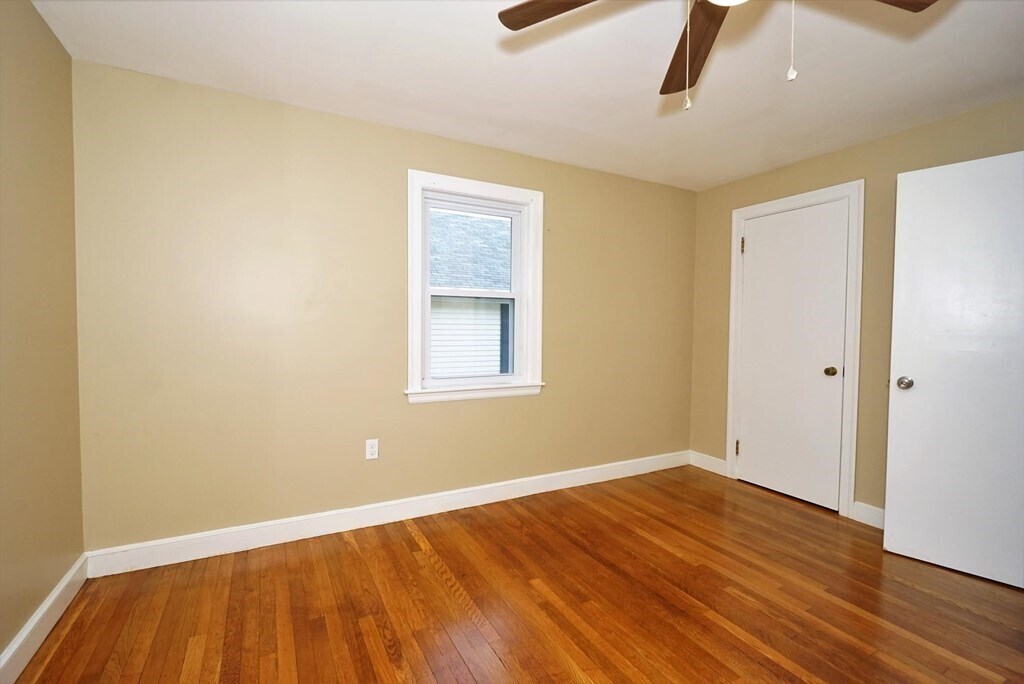 Downstairs bedroom - 136 Clay St