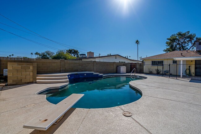 Building Photo - 3bed/2bath with pool in Scottsdale Highlands!