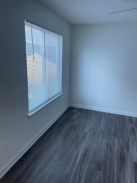 Building Photo - 1241 University Ct