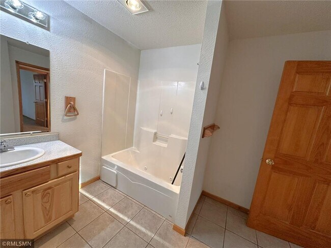 Building Photo - 1279 Pinewood Trail