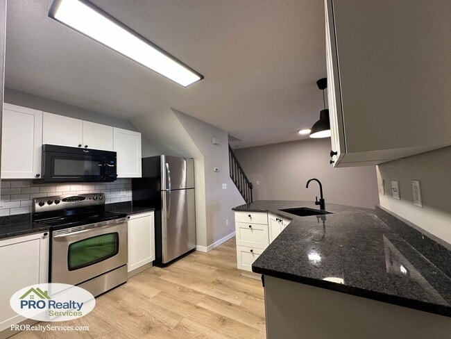 Building Photo - 2 Bedroom Townhome **Half Off March's Rent with a March 2026 Move In**