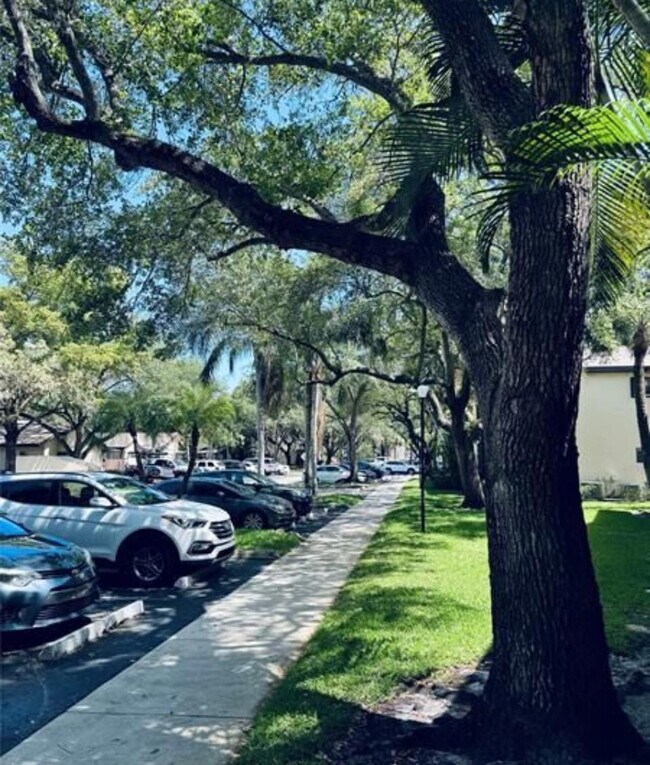 Building Photo - 4529 Carambola Cir S