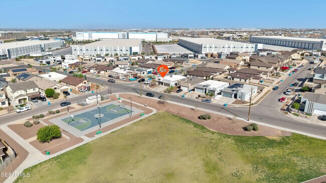 Building Photo - 12631 Mark Twain Ave