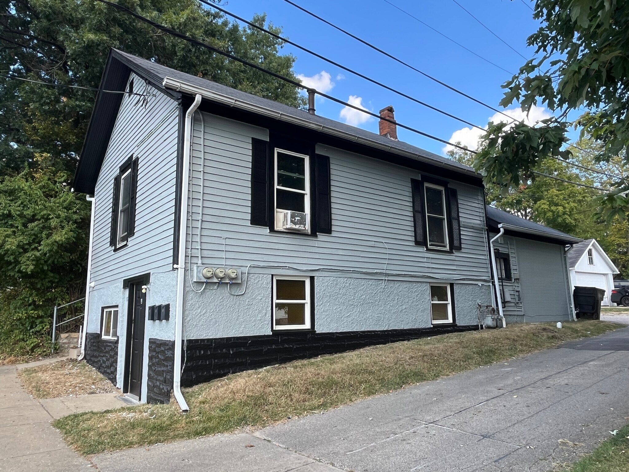 Building Photo - 15 N Locust St