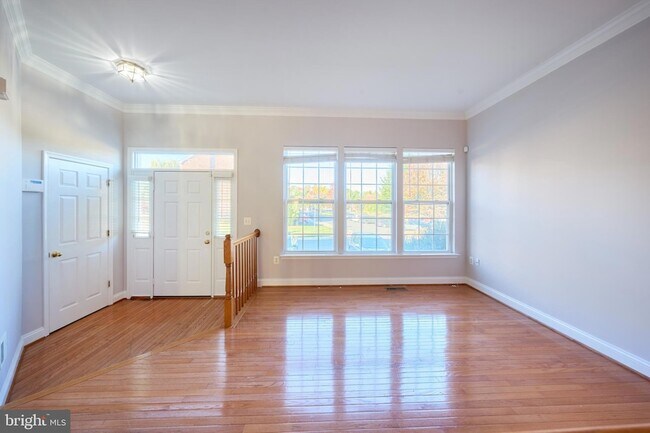Building Photo - 685 Springhouse Square SE
