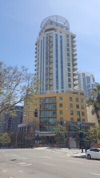 Building Photo - Large 2 bedroom downtown, Special!  And Great Views