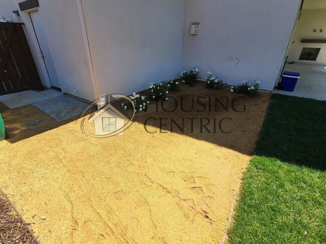 Building Photo - Luxurious Newer Construction Rental Home I...