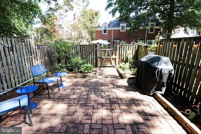 Building Photo - 3620 S Taylor St