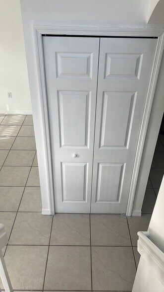 closet - 6202 NW 116th Pl