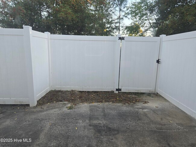 Building Photo - 3807 Sterling Pointe Dr