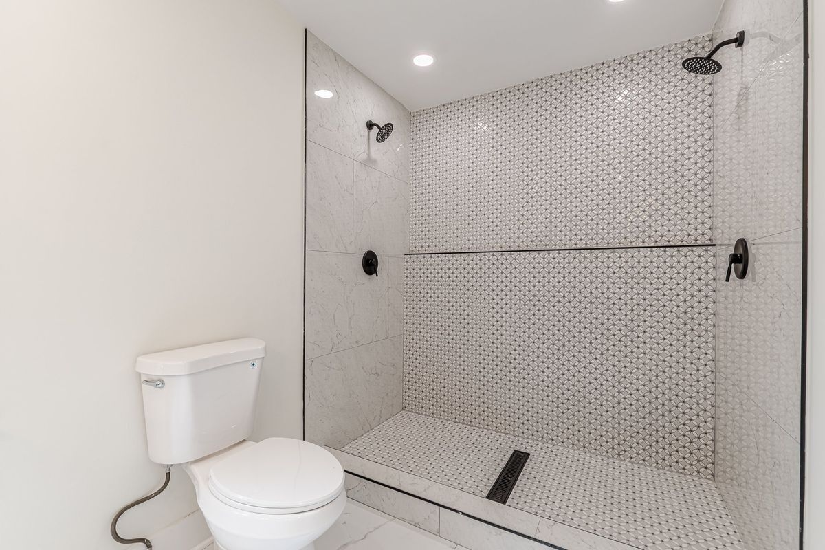 Building Photo - 525 Rosemont Dr