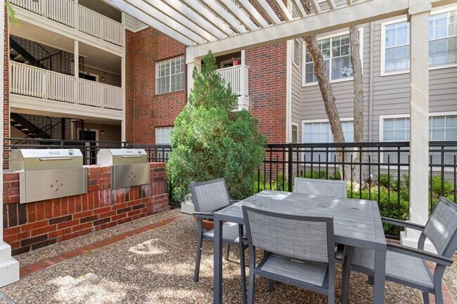 Building Photo - 3131 Memorial Ct