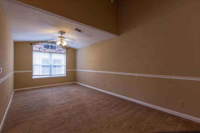 Building Photo - 13810 Sutton Park Dr N