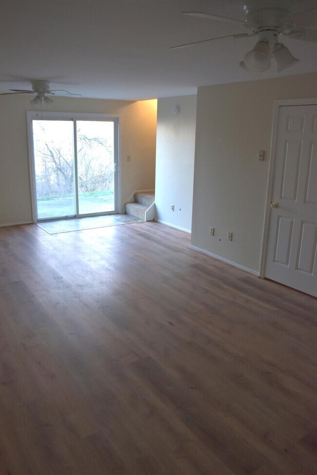 Building Photo - 2753 N Harbor Dr