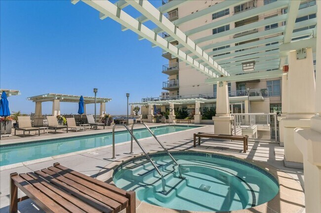 Building Photo - Move-In ready 1 Bed + Den in Discovery on Cortez Hill in Downtown