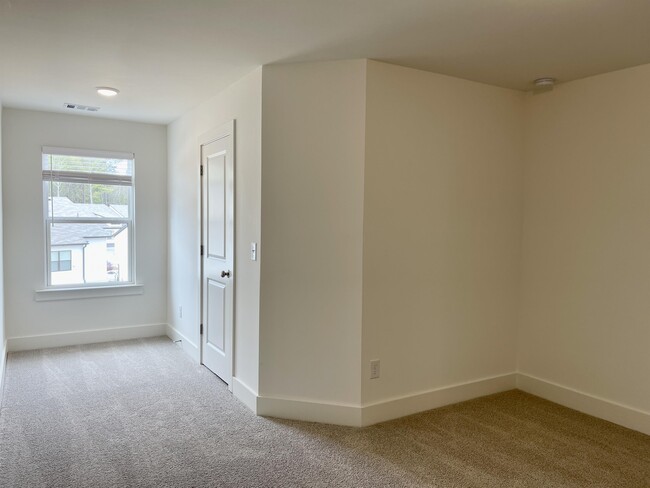 Building Photo - 123 Auburn Run Ln