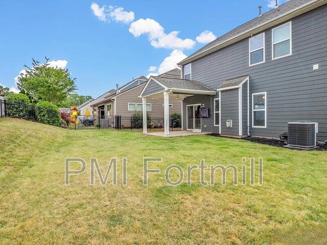 Building Photo - 5045 Fenwick Ct