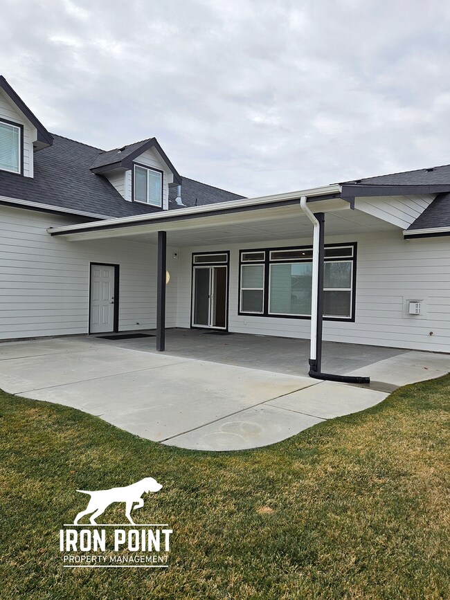 Building Photo - 3bed/3bath in sought after Nampa neighborhood w/3 car garage and large bonus room.